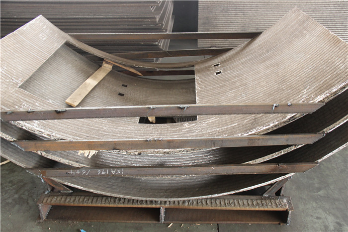韶欣耐磨板厂家生产的耐磨衬板|耐磨板|堆焊耐磨板|复合耐磨衬板等产品